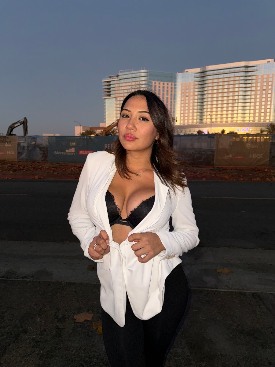 Take a pause and enjoy Ali Cruz — streaming from Jodhpur