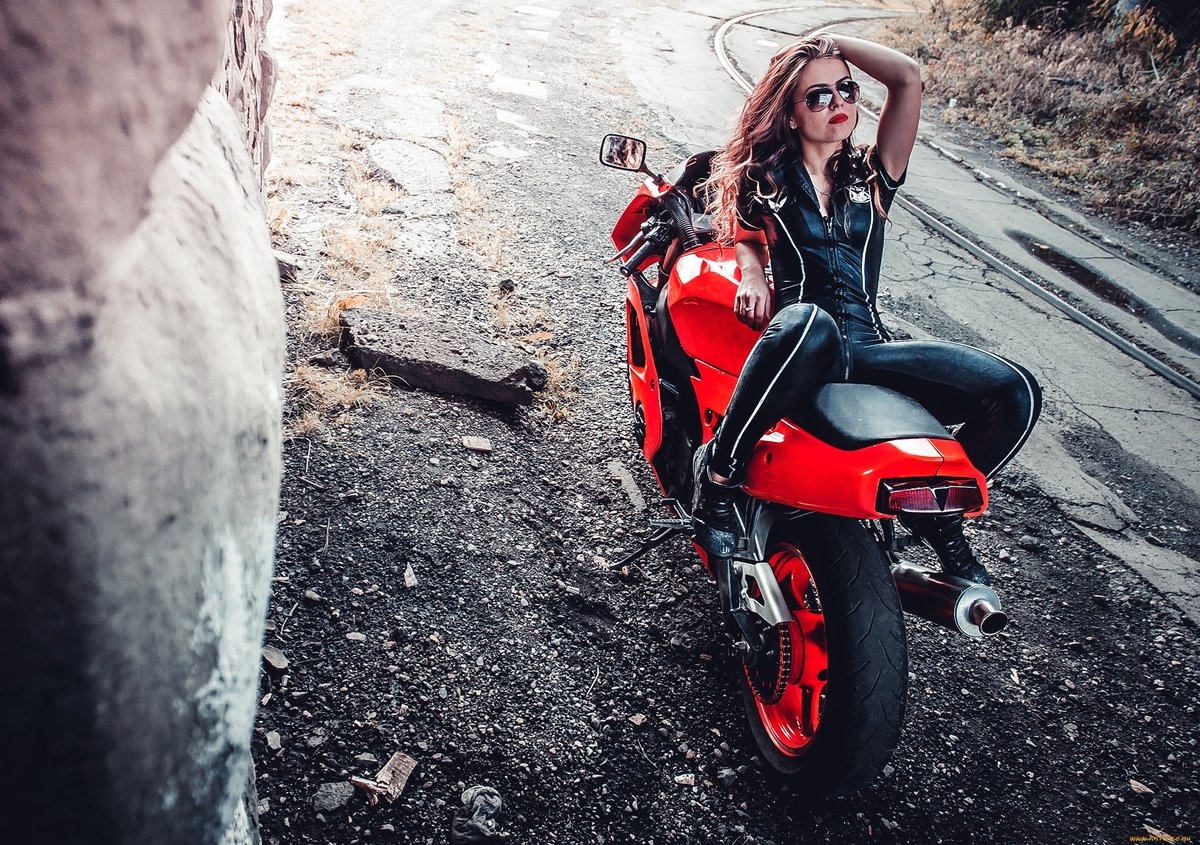 Blondes on a motorcycle in Jodhpur
