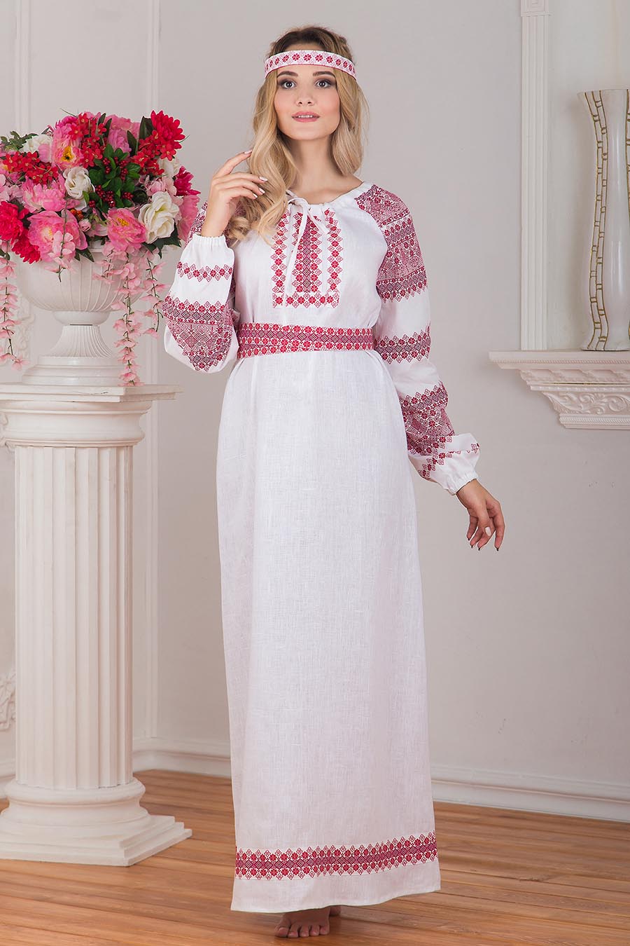 Women in Slavic costumes in Jodhpur