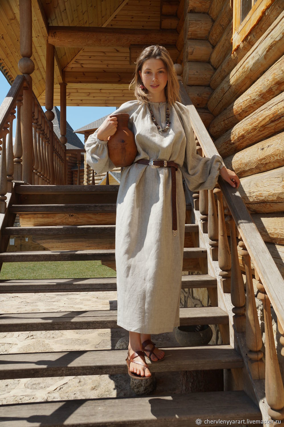 Girls in Slavic costumes in Jodhpur